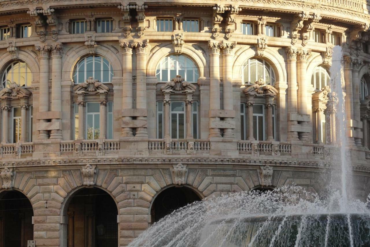 Dietro Il Teatro Modena Генуя Екстер'єр фото
